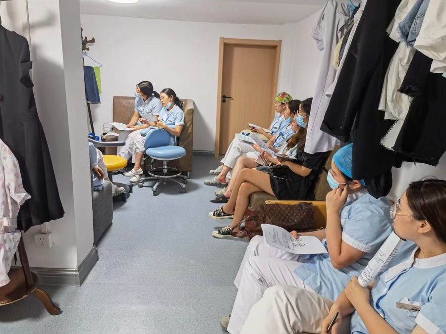 门诊医护团队培训与病例研讨